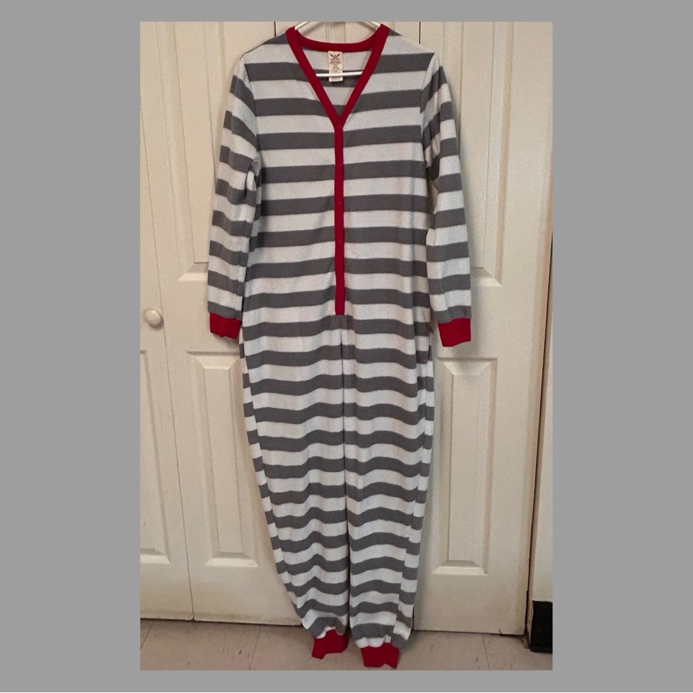 Faded Glory Gray and Red Women's Pajama Set